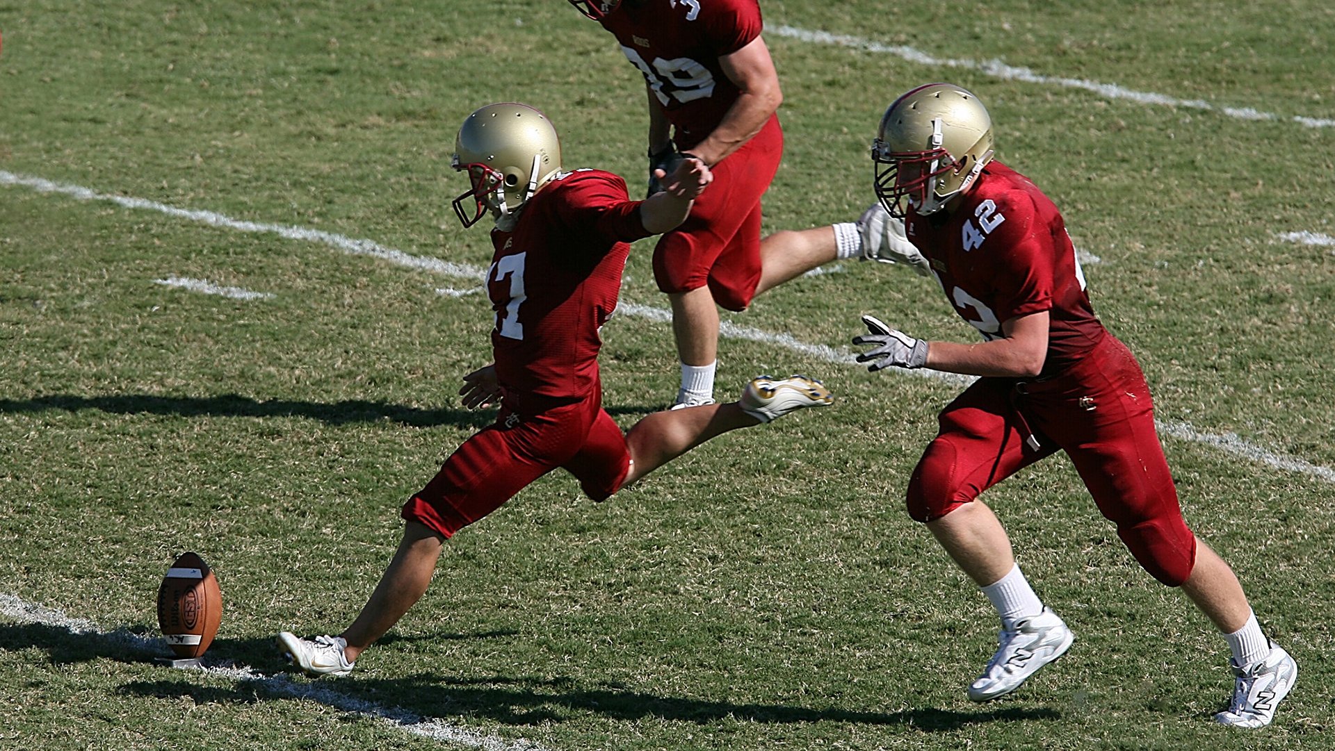 开云官方网页登录-安东·李恩：凭借不懈的跑动和精准的传球，他为全黑队创造进攻机会